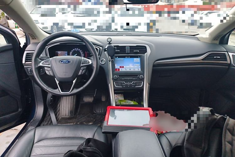 Used Ford Mondeo 2017 EcoBoost 180 Luxury Model Center Console