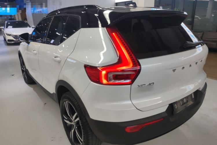 Used Volvo XC40 2021 T4 Four-Wheel Drive Smart & Sporty Edition Rear Left 45 Deg