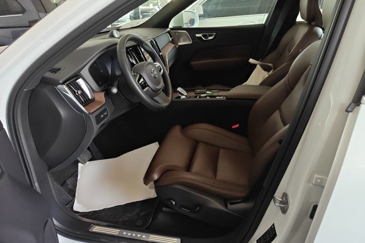 Used Volvo XC60 New Energy 2025 Plug-in Hybrid Long-Range All-Wheel Drive Smart Luxury Edition Left Front Seat