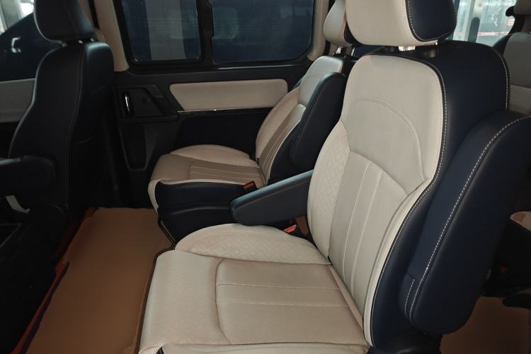 Used FORTHING Lingzhi PLUS 2024 1.5T Manual Luxury 7-Seater
