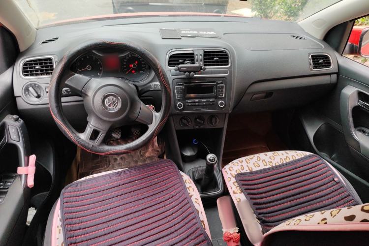 Used Volkswagen Polo 2011 1.4L Manual ZhiShang Edition Center Console