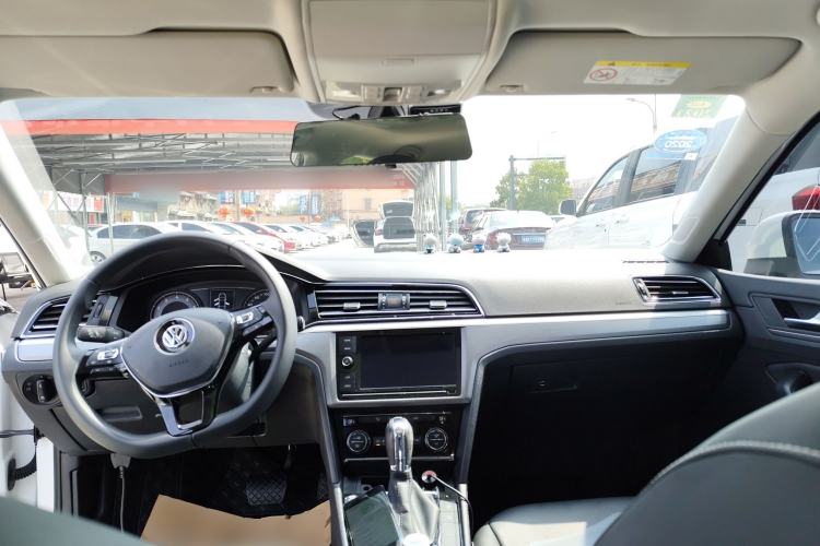 Used Volkswagen Lamando 2019 280TSI DSG Comfort Edition China VI standard Center Console