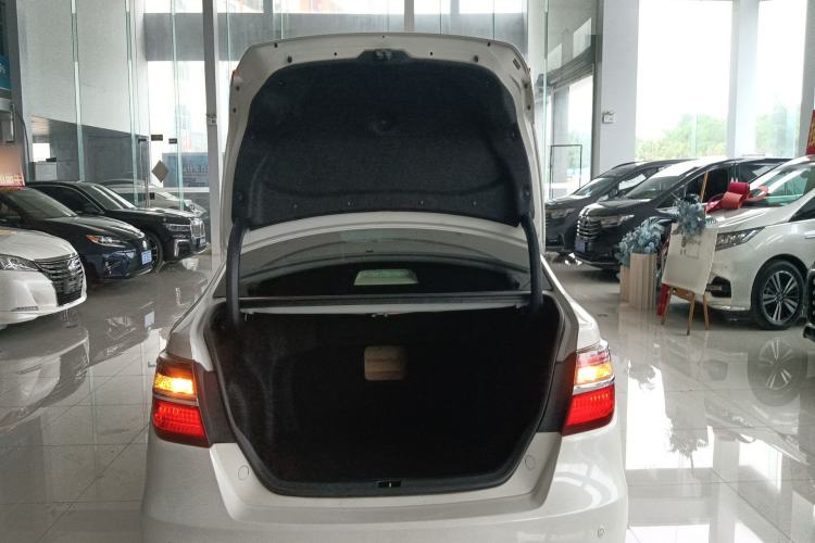 Used Toyota Camry 2016 2.5G 10th Anniversary Deluxe Navigation Edition Trunk