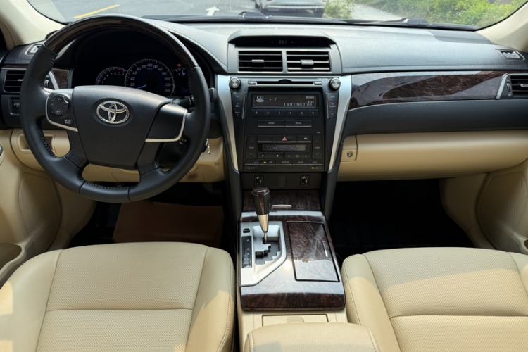 Used Toyota Camry 2015 2.0G Premier Edition
