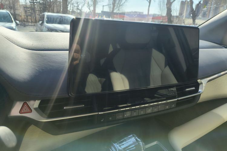 Used Toyota Granvia 2024 2.5L Hybrid Comfort Edition Audio And AC Panel