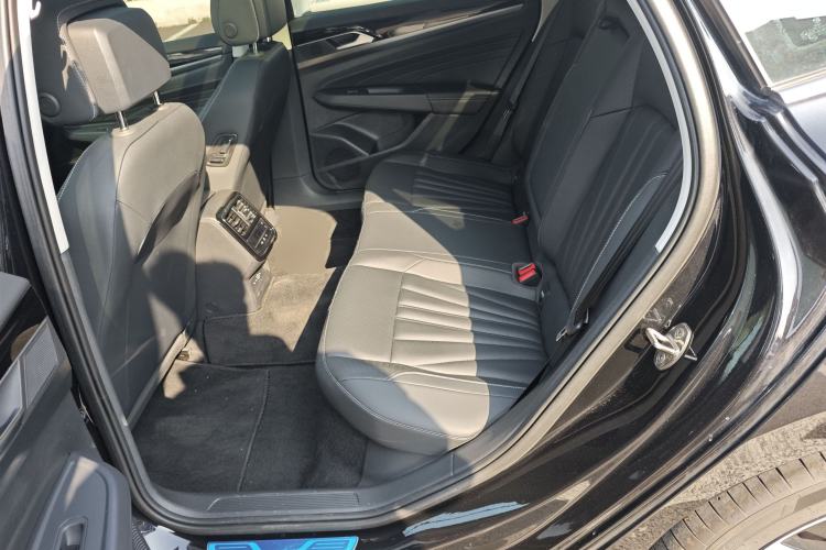 Used Volkswagen Passat 2025 Premium Version 380TSI Dragon Edition
