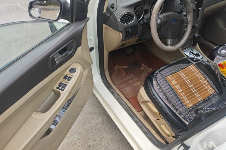 Used Ford Focus 2013 Sedan Classic 1.8L Automatic Fashion Edition