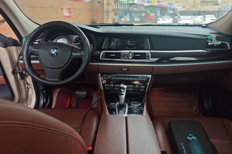 Used BMW 5 Series GT 2014 528i Leading Model Center Console