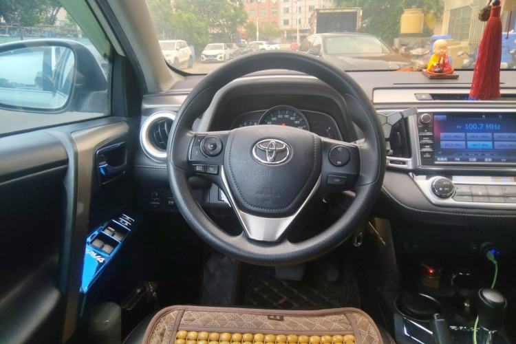 Used Toyota RAV4 2015 2.0L CVT Two-Wheel Drive Fashion Edition
