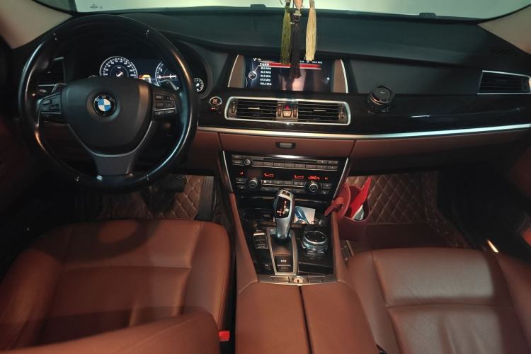 Used BMW 5 Series GT 2014 535i Leading Model Center Console