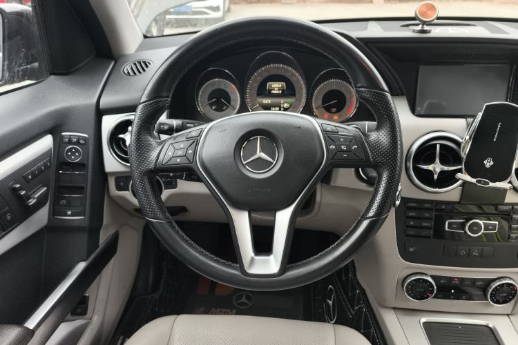 Used Mercedes-Benz GLK-Class 2013 GLK 300 4MATIC Dynamic Sunroof Model