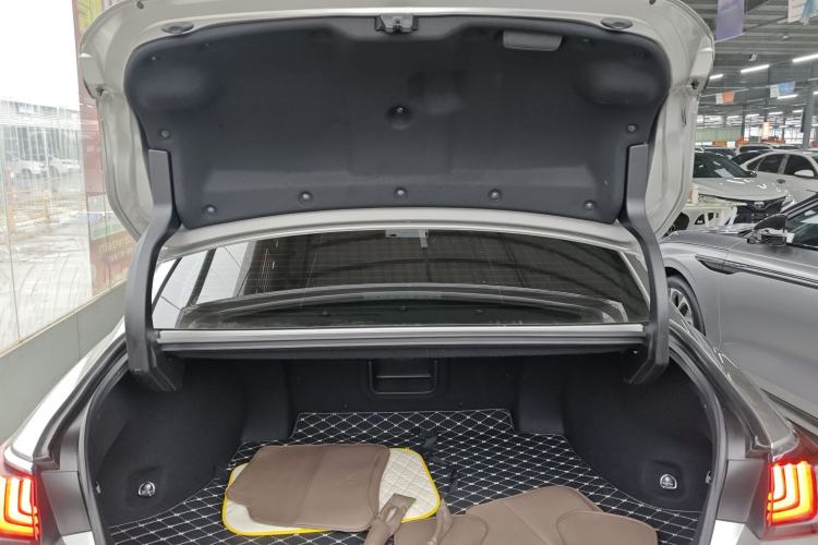 Used Lexus ES 2022 300h Excellence Edition Trunk