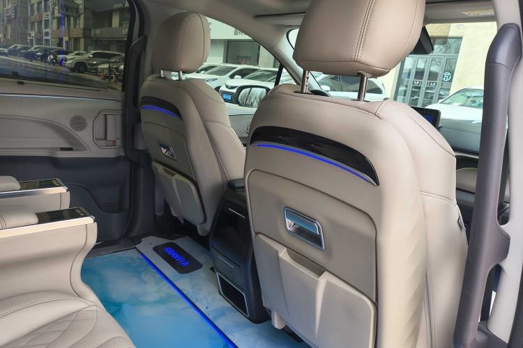 Used Toyota Granvia 2023 2.5L Hybrid Comfort Edition Interior 7