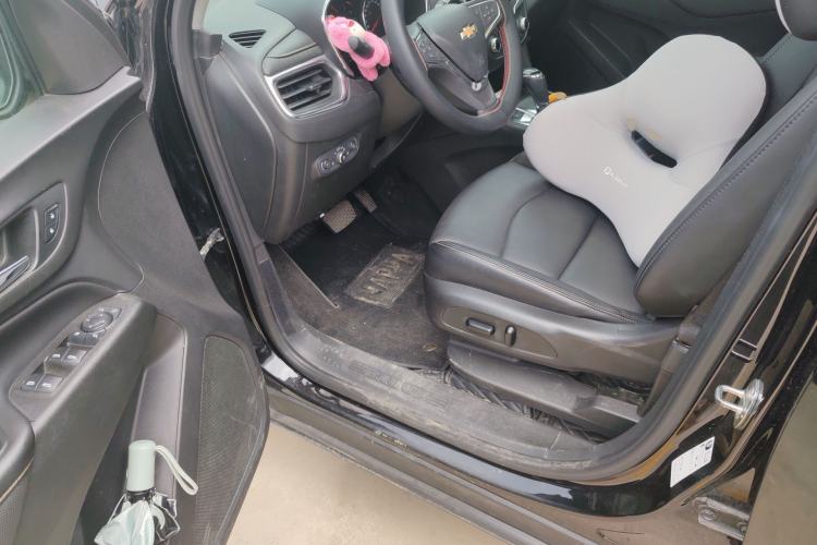 Used Chevrolet Equinox 2018 RS 550T Automatic All-Wheel-Drive Boundary Edition Left Front Seat