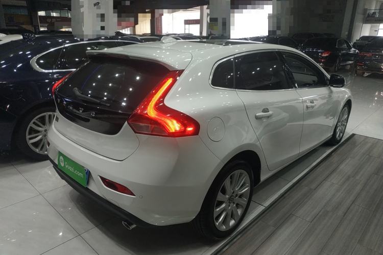Used Volvo V40 2015 1.6T Zhiya Edition
