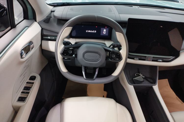 Used Lynk & Co 06 EM-P 2023 EM-P 126 Long-Range Halo Steering Wheel