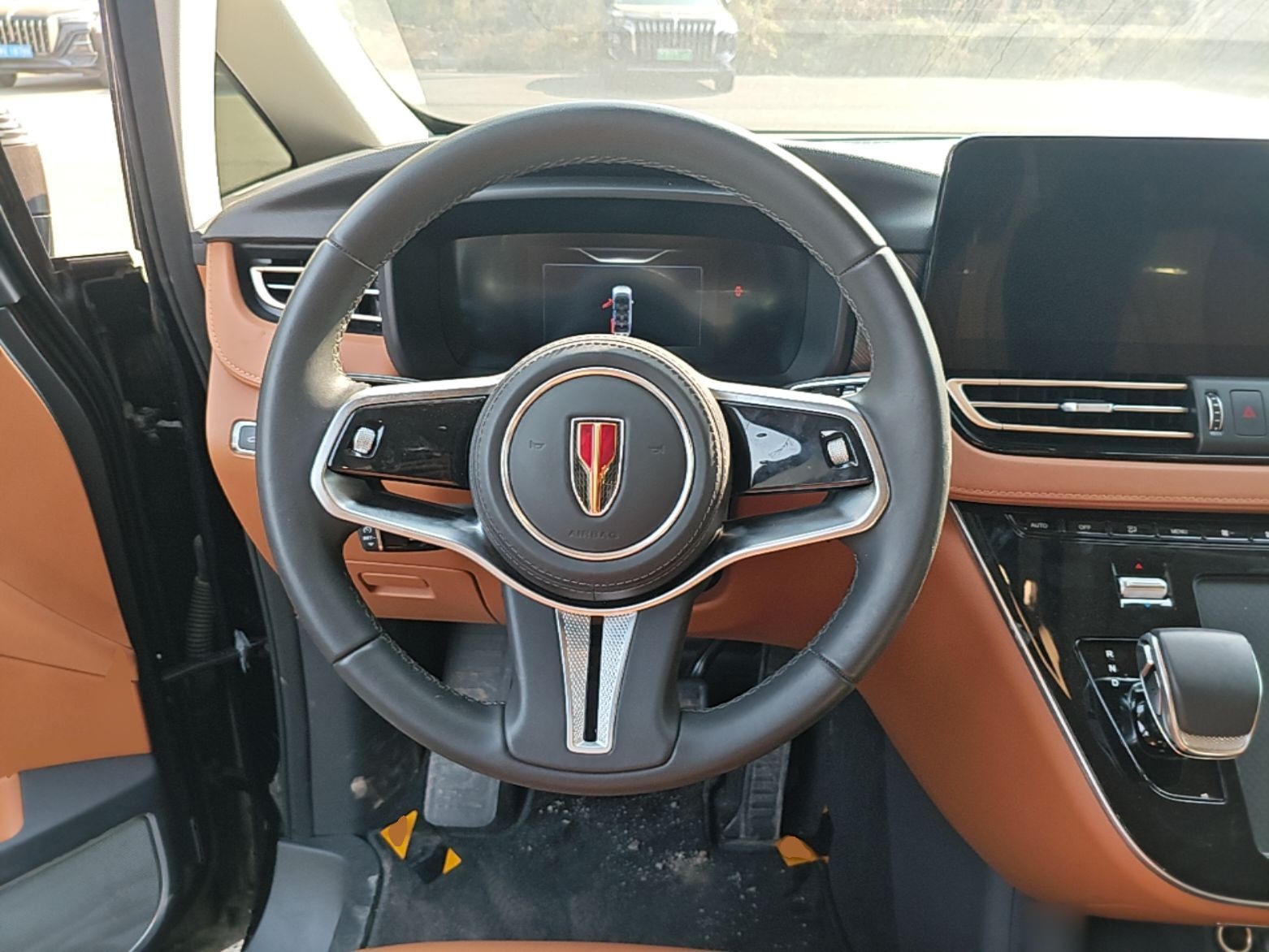 Hongqi HQ9 PHEV 2024 2.0T Four-Wheel Drive Business Edition — снимка 13