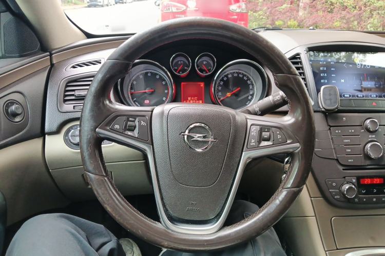 Used Opel Insignia 2013 2.0T Two-Wheel-Drive Luxury Version Steering Wheel