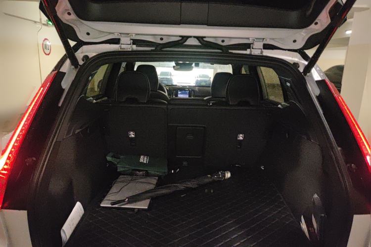 Used Volvo XC40 New Energy 2022 Four-Wheel Drive High-Performance Version Trunk