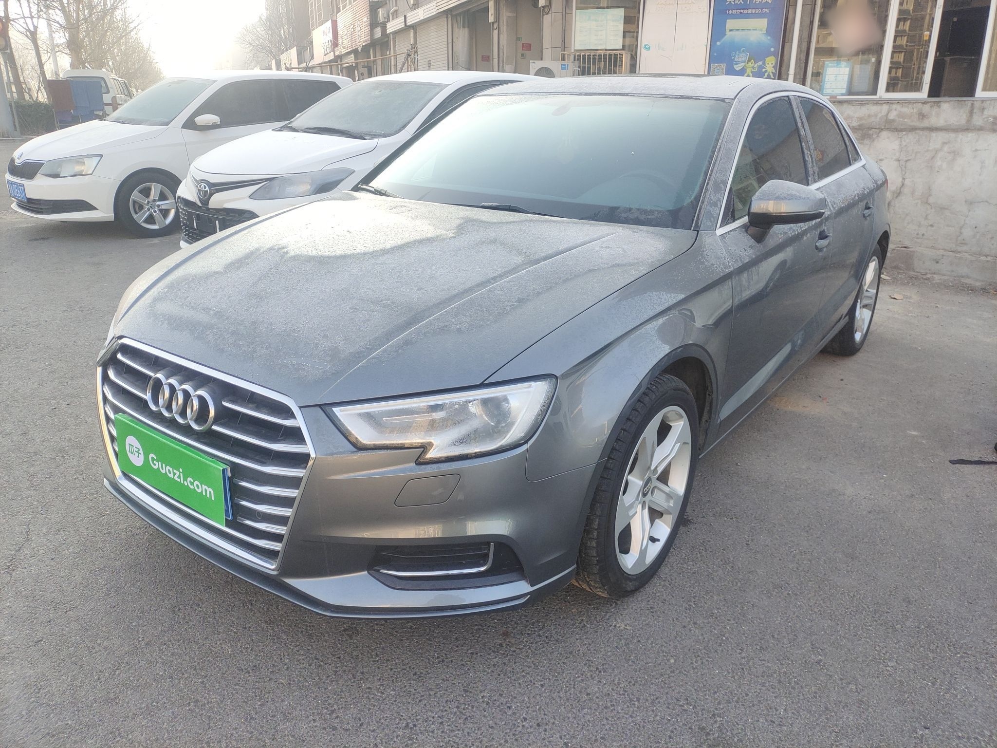 Под передней частью автомобиля