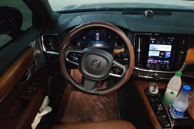 Used Volvo S90 New Energy 2023 T8 Plug-in Hybrid All-Wheel Drive Long-Range Zhiyi Luxury Edition
