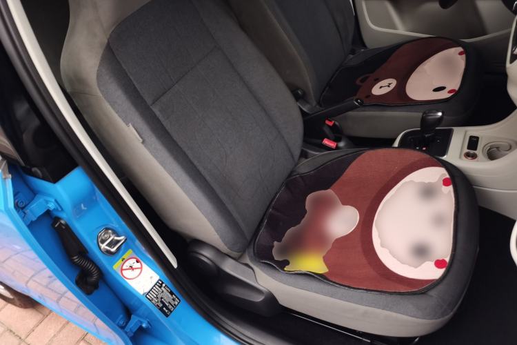 Used Volkswagen up! 2015 1.0L move up! Right Front Seat