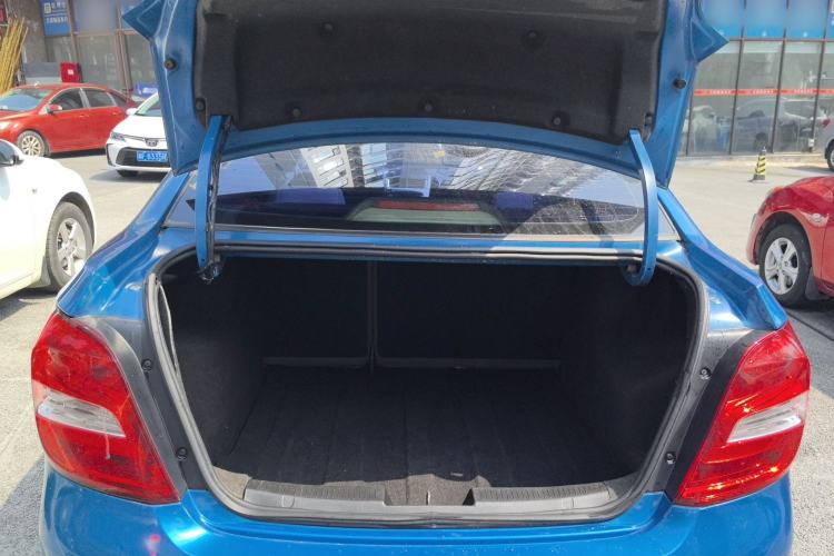 Used Chevrolet Aveo Sonic 2014 Sedan 1.4SL MT Comfort Edition Trunk