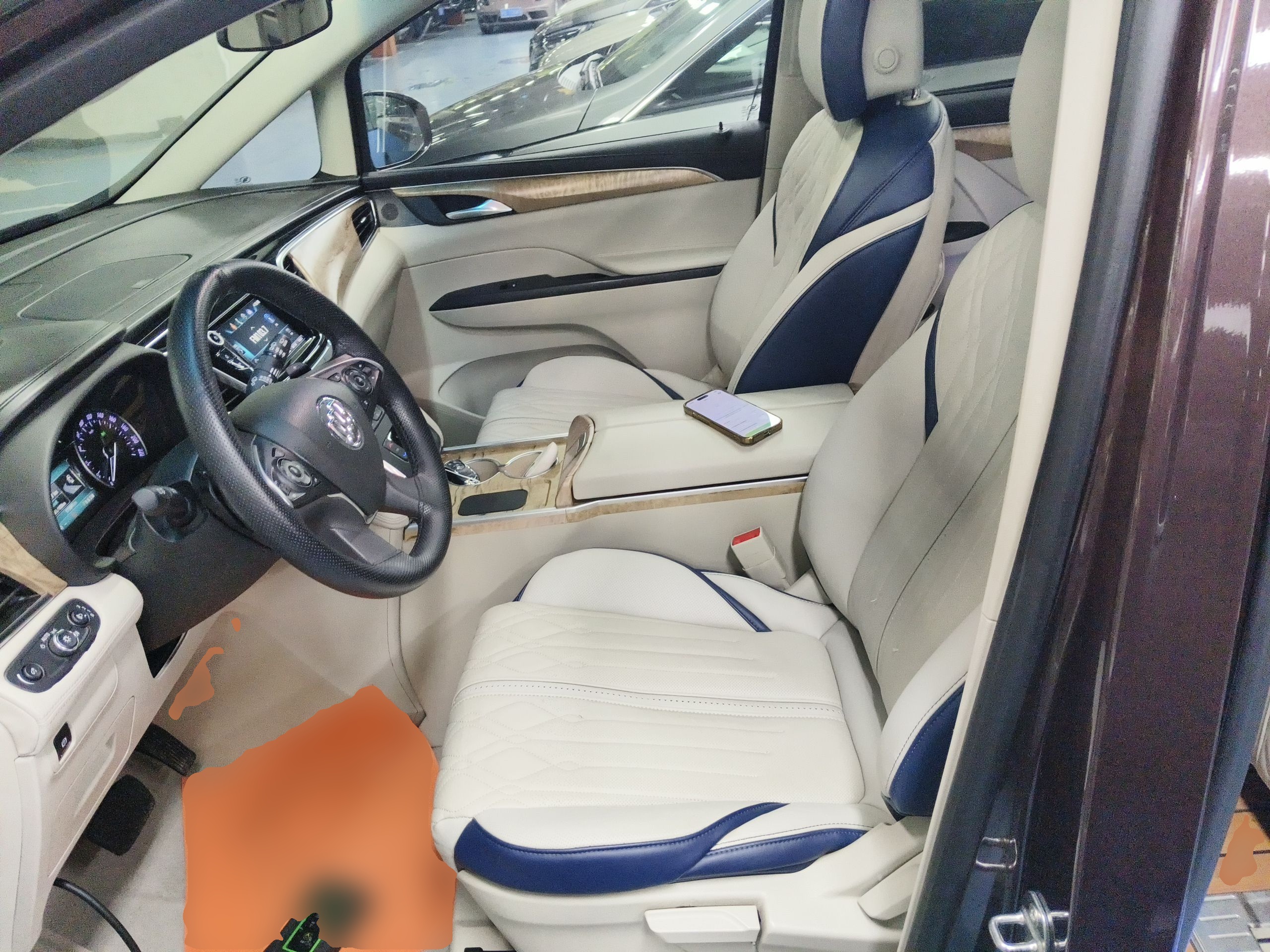 Переднее сиденье в автомобиле