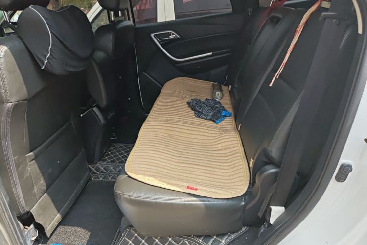 Used JMC Yusheng S350 2013 2.4T Automatic 4x4 Diesel Luxury 5-Seater
