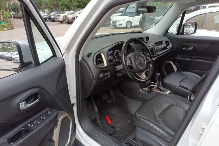 Used Jeep Renegade 2016 1.4T Automatic Smart Edition Driver Seat