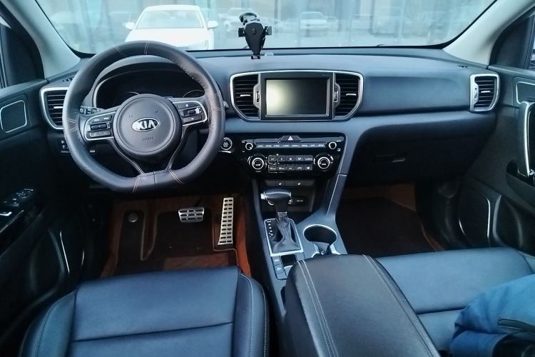 Used Kia KX5 2017 1.6T Automatic Two-Wheel Drive 15th Anniversary Special Edition DLX Center Console