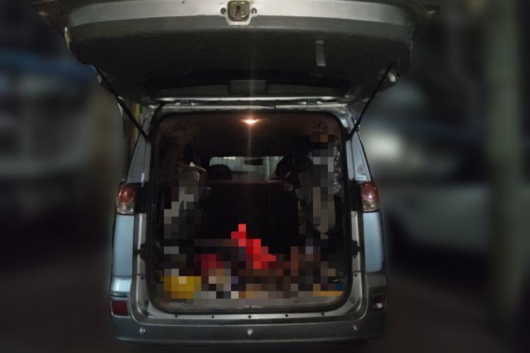 Used Dongfeng Shuaike 2012 2.0L Automatic Luxury 7-Seater Trunk