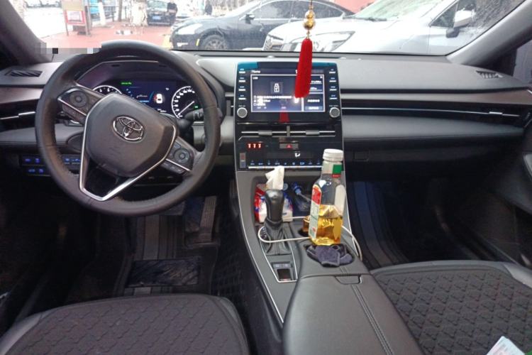 Used Toyota Avalon 2019 2.0L XLE Premium Edition China VI Center Console