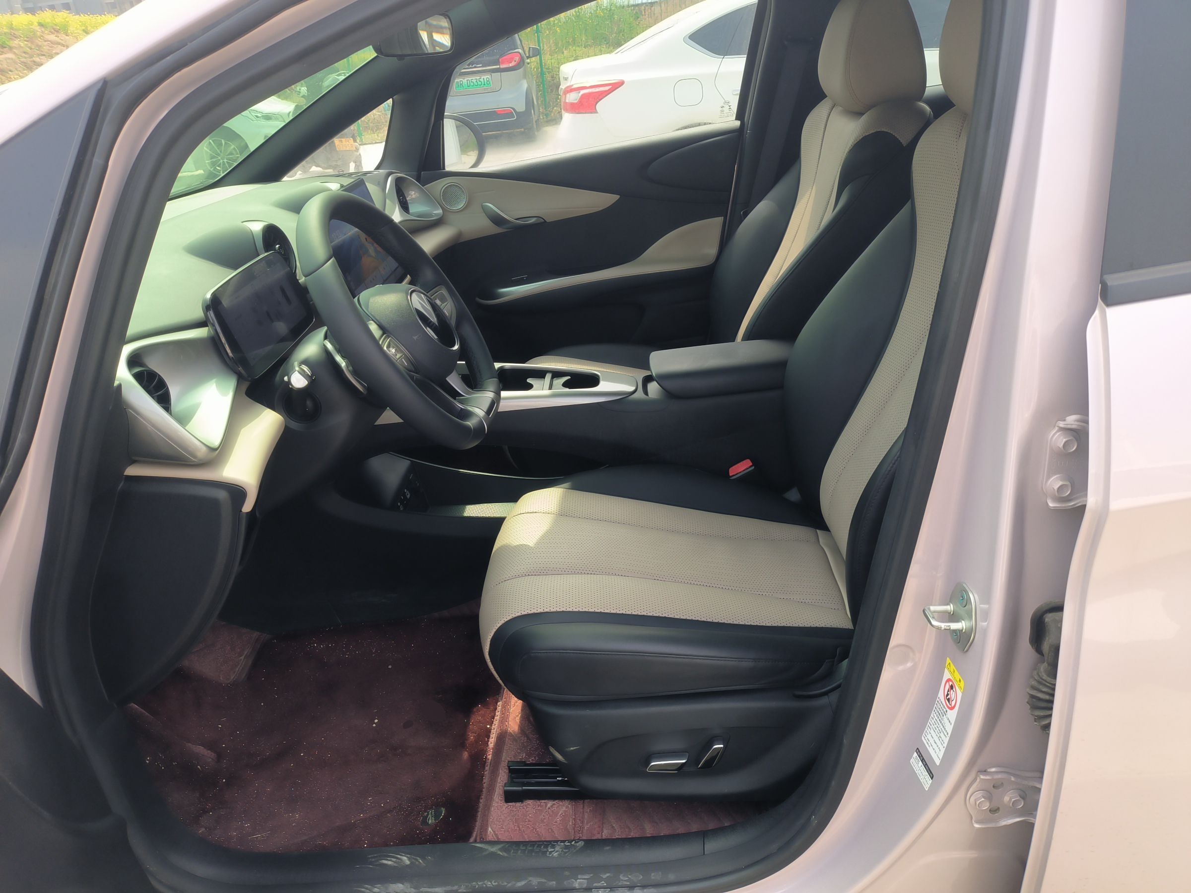 Переднее сиденье в автомобиле