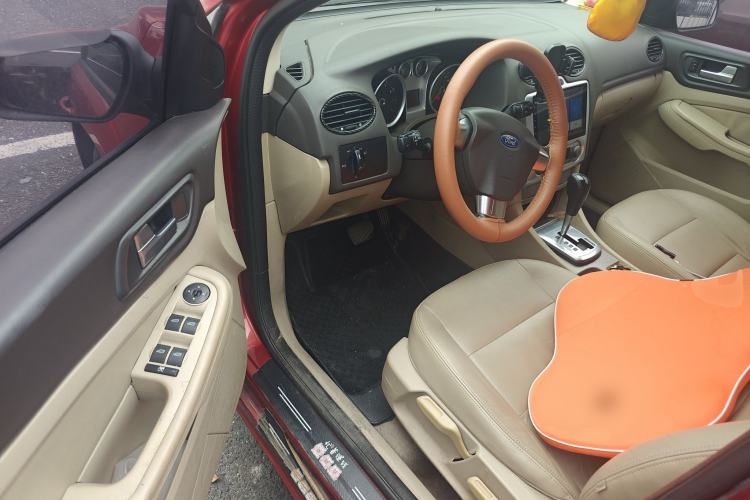 Used Ford Focus 2013 Hatchback Classic 1.8L Automatic Fashion Edition
