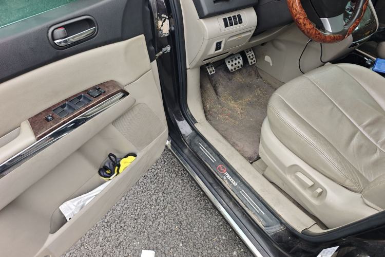 Used Mazda 8 2013 2.5L Deluxe Edition
