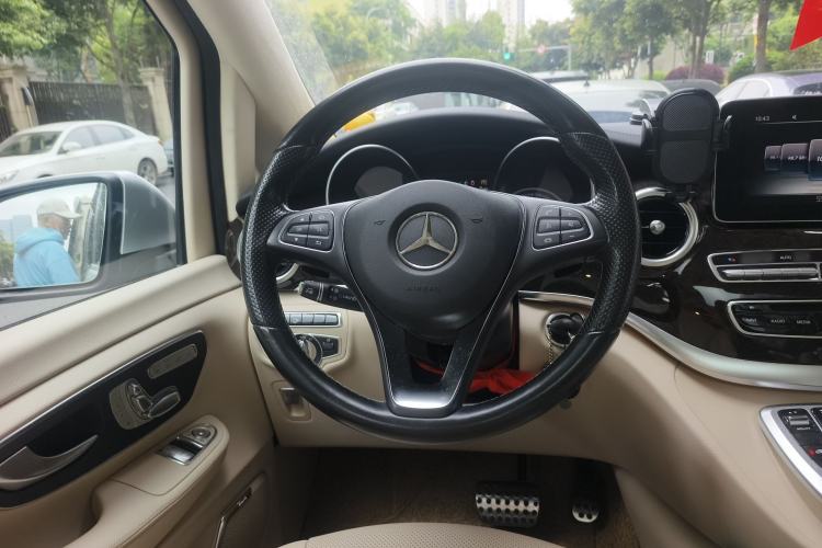 Used Mercedes-Benz V-Class 2016 V 260 L Prestige Extended Edition Steering Wheel