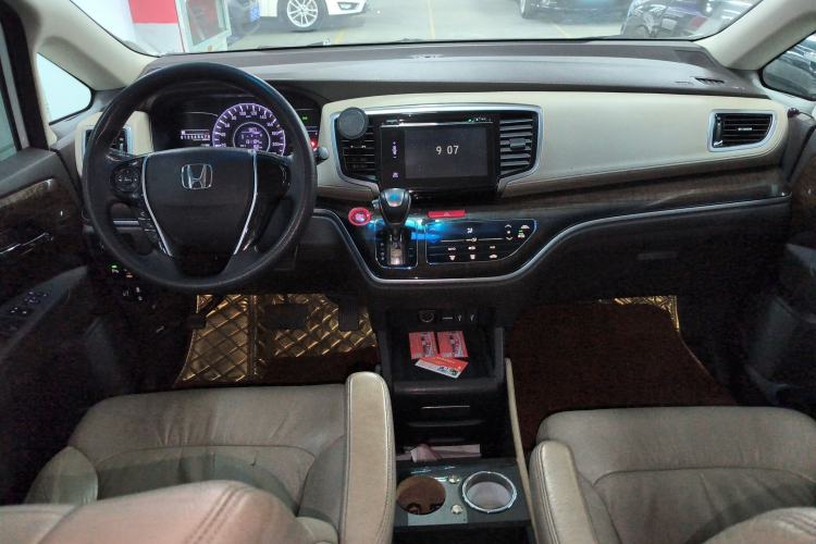 Used Honda Odyssey 2015 Revised 2.4L Luxury Edition Center Console