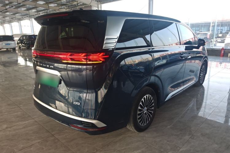 Used Denza D9 2022 DM-i 1040 Prestige Model
