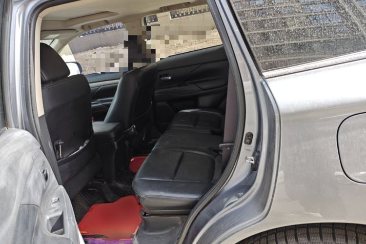 Used Mitsubishi Outlander 2013 2.4L 4x4 Luxury Navigation Edition 5 Seats Left Rear Seat