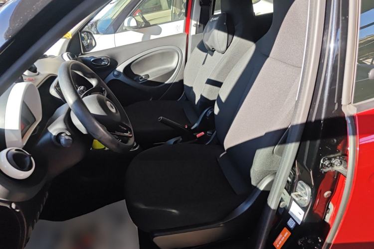 Used smart forfour 2018 1.0L 52 kW Dynamic Edition
