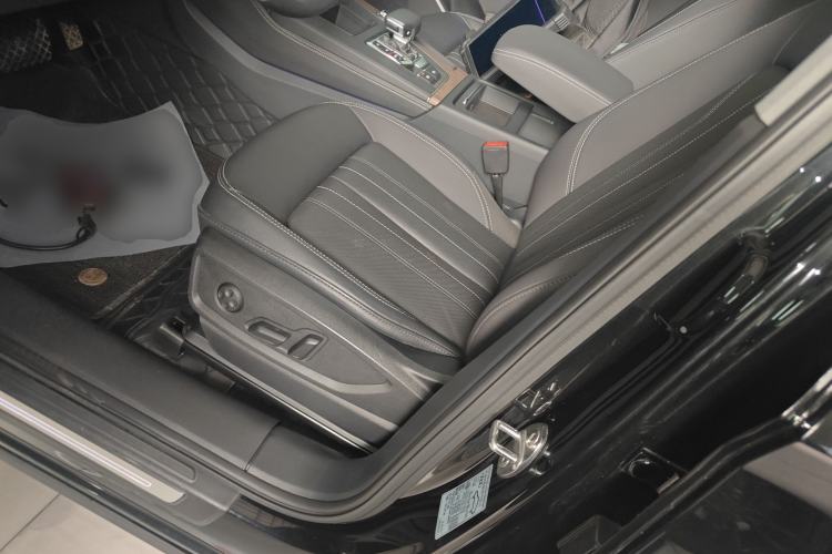 Used Audi Q5L 2022 40T Luxury Elegant Model Left Front Seat