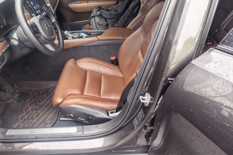 Used Volvo V90 2024 Cross Country B5 AWD Prestige Edition