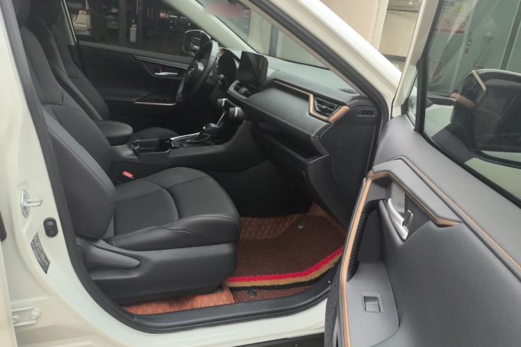 Used Toyota Wildlander 2024 2.0L CVT Two-Wheel Drive Urban Edition Right Front Seat