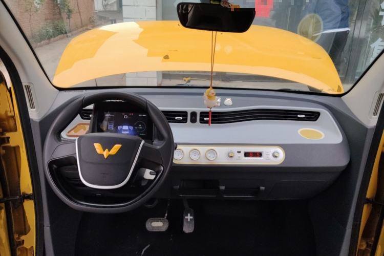 Used Wuling Hongguang MINIEV 2022 Macaron Premium Model – Lithium Iron Phosphate Center Console