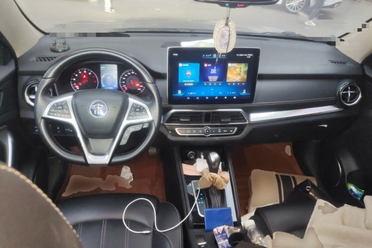 Used BYD Song 2019 1.5TI Automatic Smart Connect Luxurious Edition Center Console