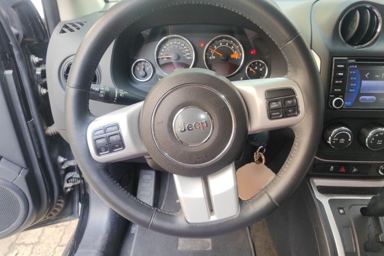 Used Jeep Compass 2014 2.4L four-wheel drive sport version
