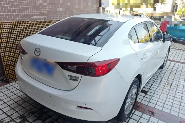 Used Mazda 3 Axela 2016 Sedan 1.5L Automatic Luxury Model
