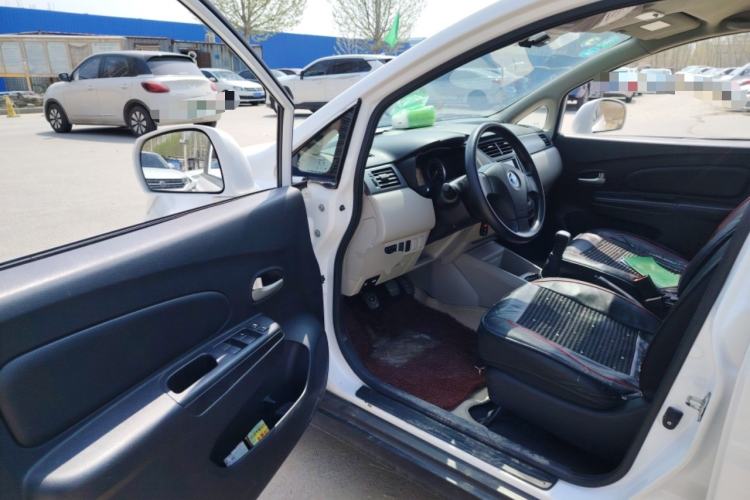 Used Venucia R50 2015 1.6L Manual Fashion Edition
