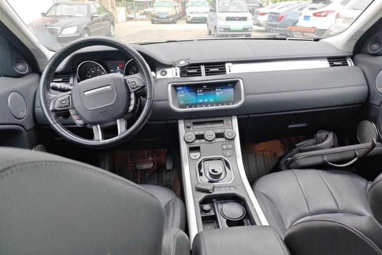 Used Land Rover Range Evoque 2018 240 PS SE Smart Brilliance Edition Center Console